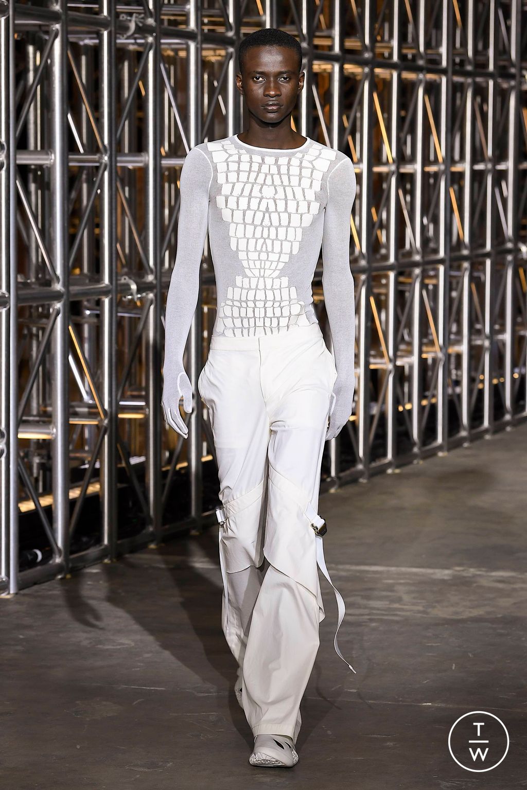 Fashion Week New York Fall/Winter 2023 look 24 de la collection Dion Lee womenswear
