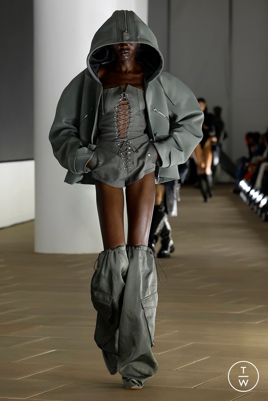 Fashion Week New York Spring/Summer 2024 look 19 de la collection Dion Lee womenswear