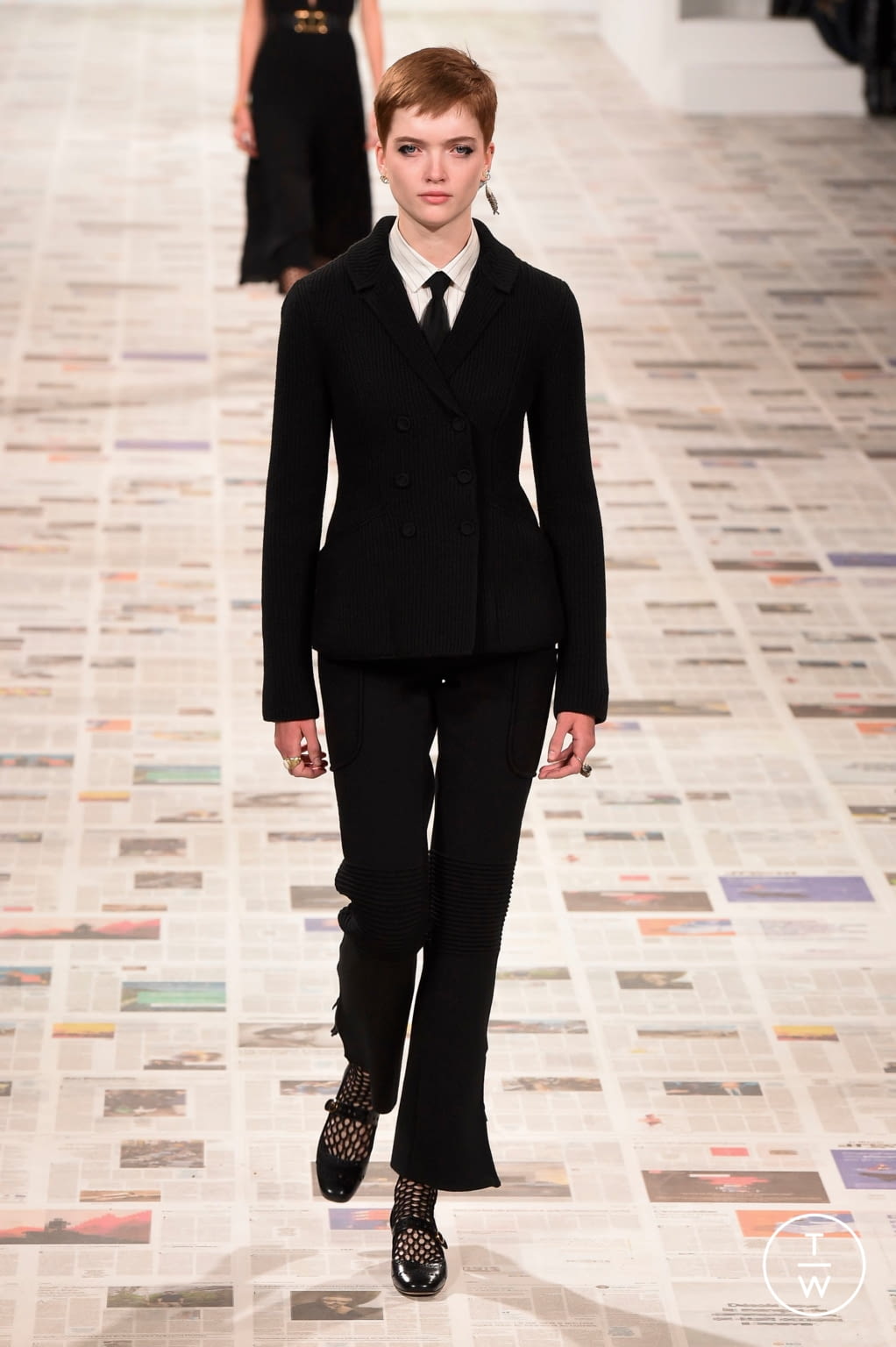 Fashion Week Paris Fall/Winter 2020 look 1 from the Christian Dior collection 女装