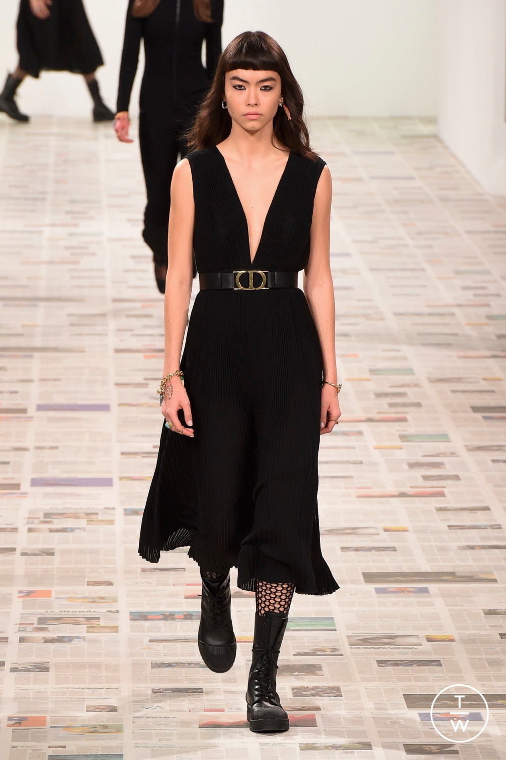 Fashion Week Paris Fall/Winter 2020 look 2 from the Christian Dior collection womenswear