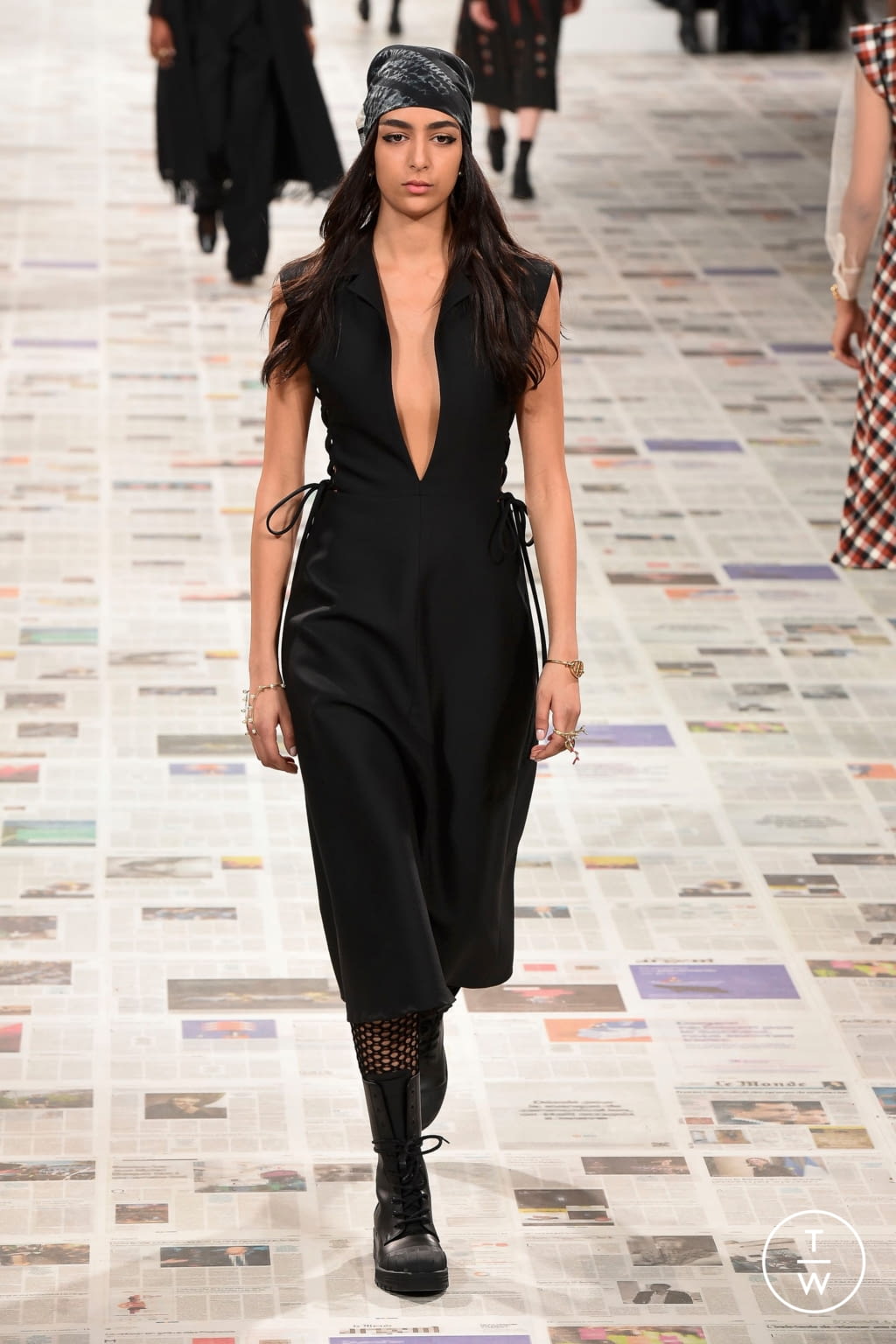 Fashion Week Paris Fall/Winter 2020 look 16 from the Christian Dior collection womenswear
