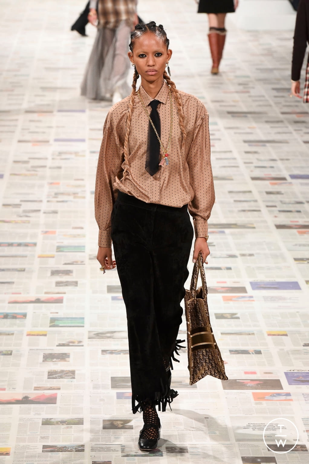 Fashion Week Paris Fall/Winter 2020 look 22 from the Christian Dior collection womenswear