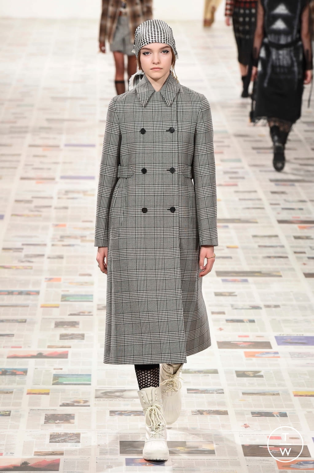 Fashion Week Paris Fall/Winter 2020 look 24 from the Christian Dior collection womenswear