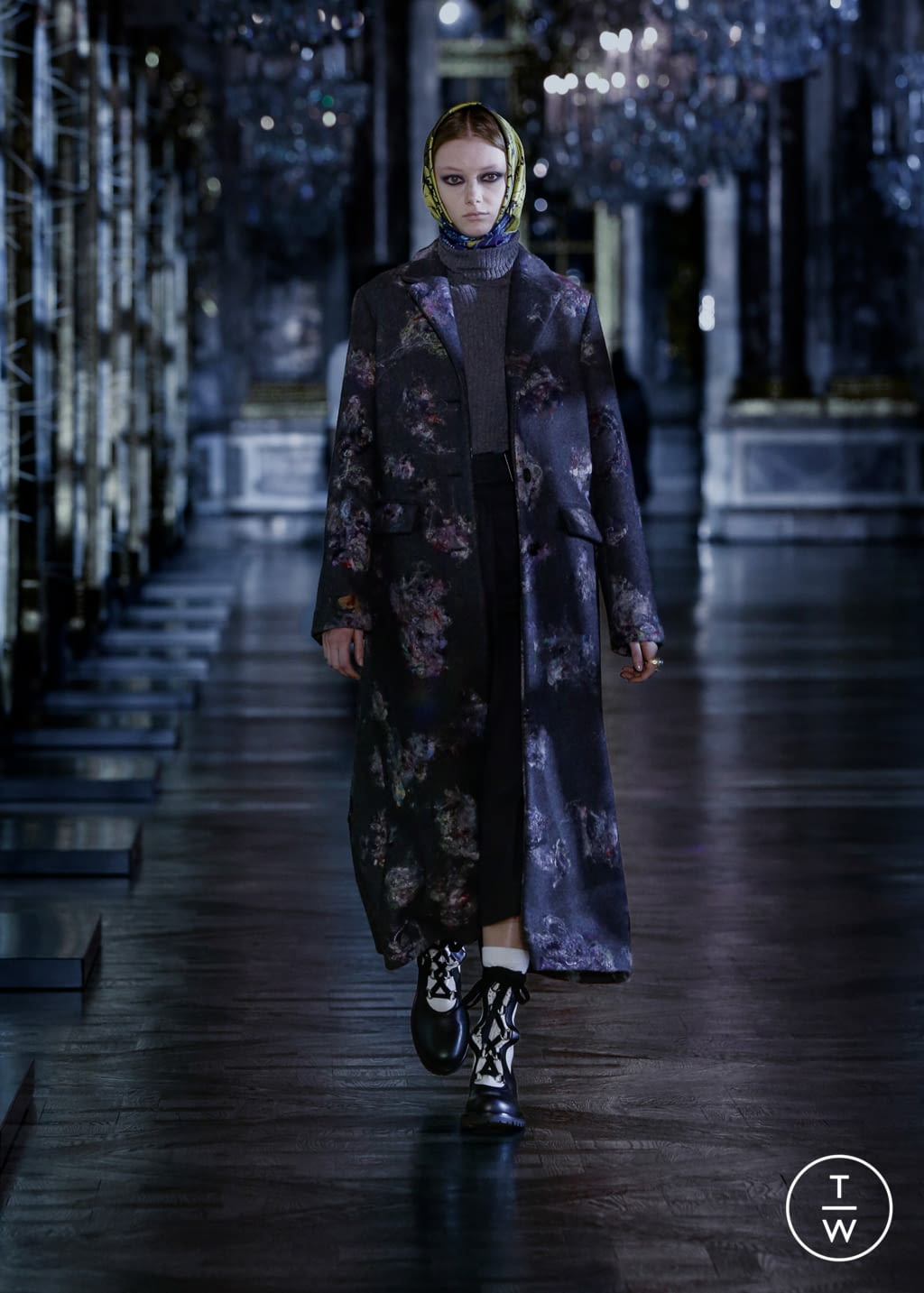 Fashion Week Paris Fall/Winter 2021 look 10 from the Christian Dior collection 女装