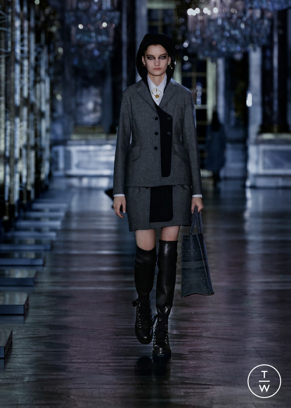 Fashion Week Paris Fall/Winter 2021 look 16 from the Christian Dior collection womenswear