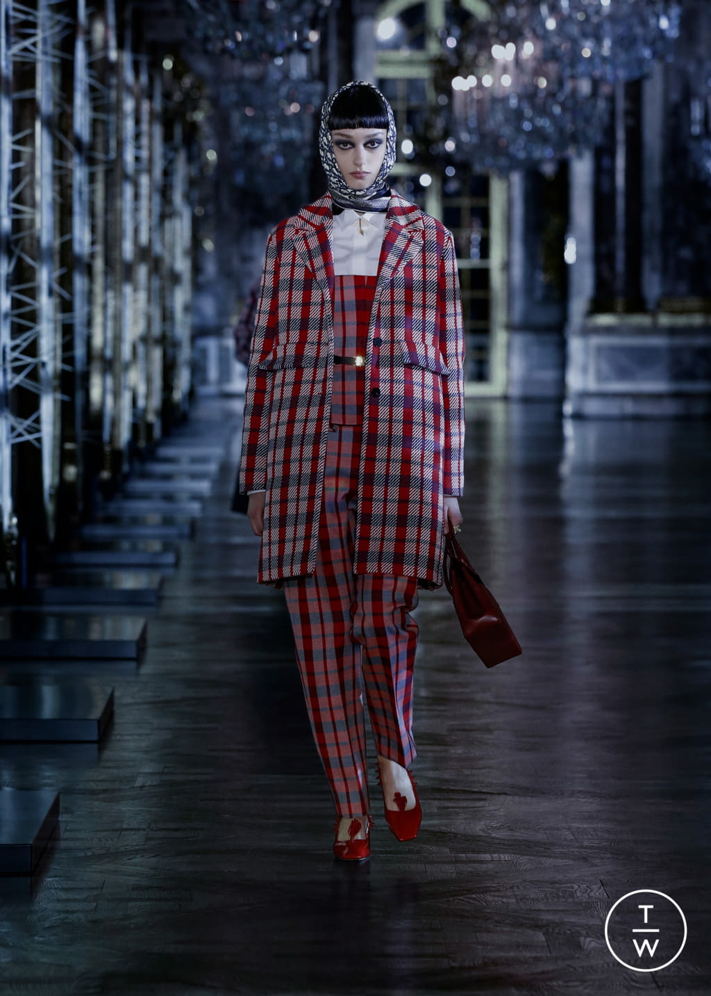 Fashion Week Paris Fall/Winter 2021 look 42 from the Christian Dior collection womenswear