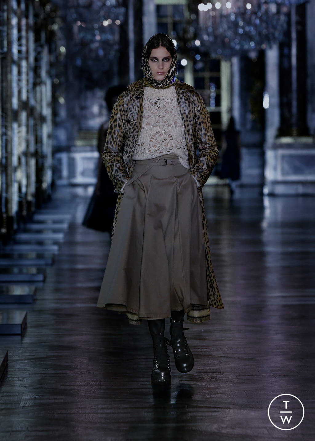 Fashion Week Paris Fall/Winter 2021 look 44 from the Christian Dior collection 女装