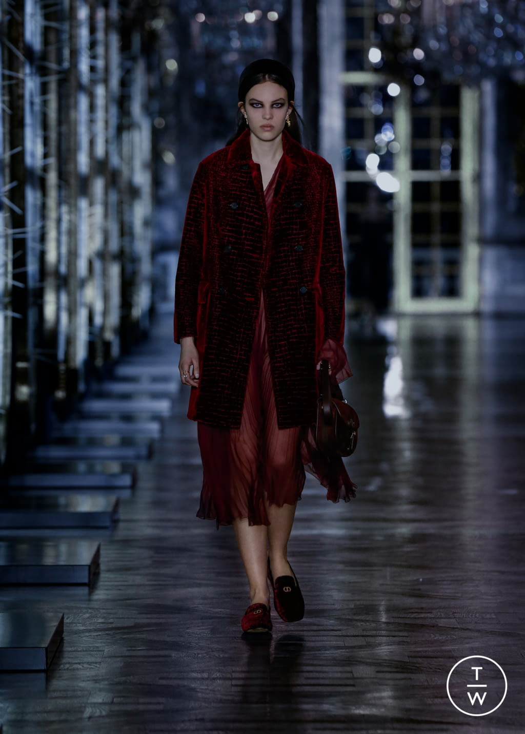 Fashion Week Paris Fall/Winter 2021 look 53 from the Christian Dior collection womenswear