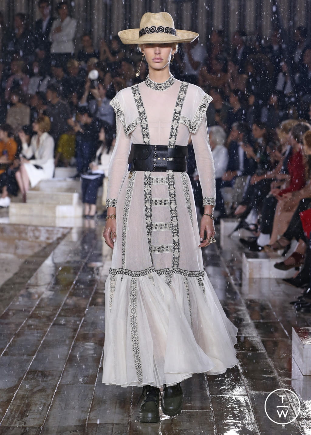 Fashion Week Paris Resort 2019 look 15 from the Christian Dior collection 女装