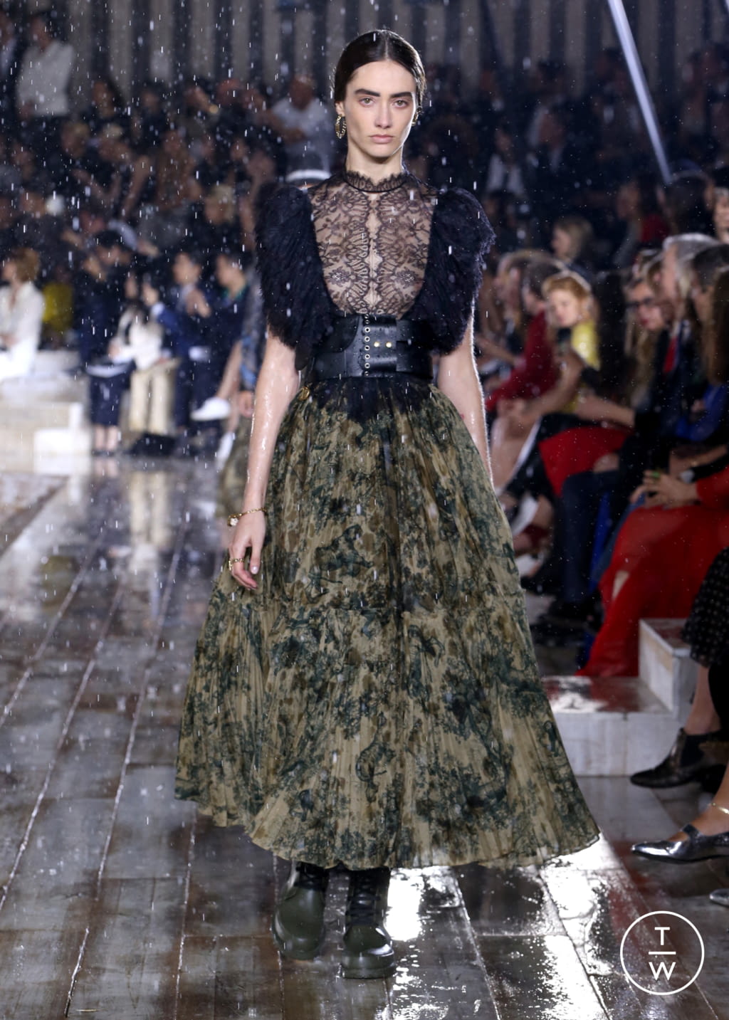 Fashion Week Paris Resort 2019 look 28 from the Christian Dior collection 女装