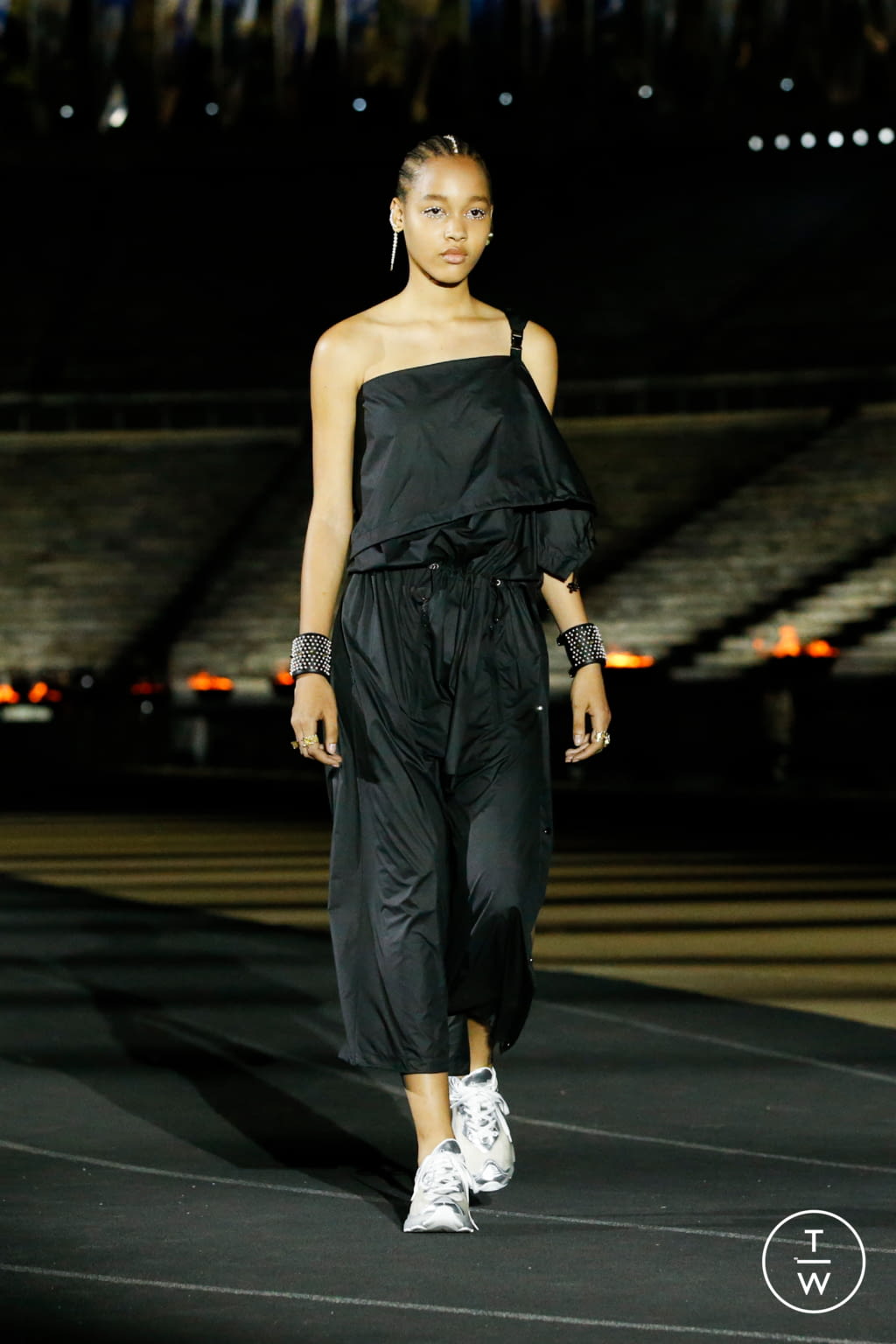 Fashion Week Paris Resort 2022 look 10 de la collection Christian Dior womenswear
