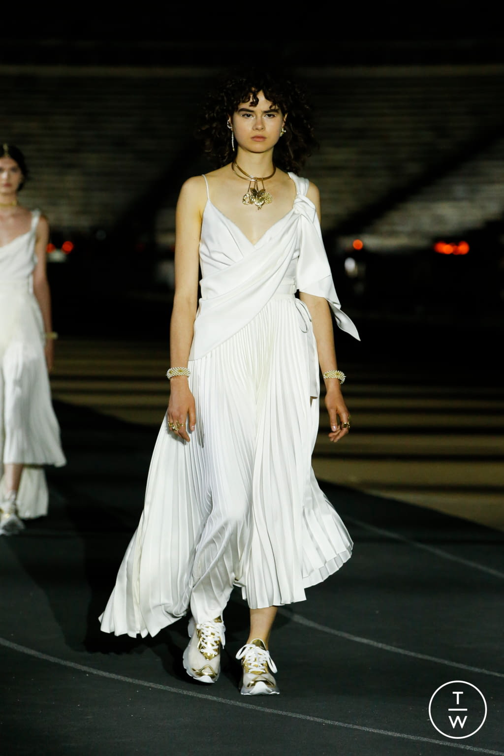 Fashion Week Paris Resort 2022 look 25 de la collection Christian Dior womenswear