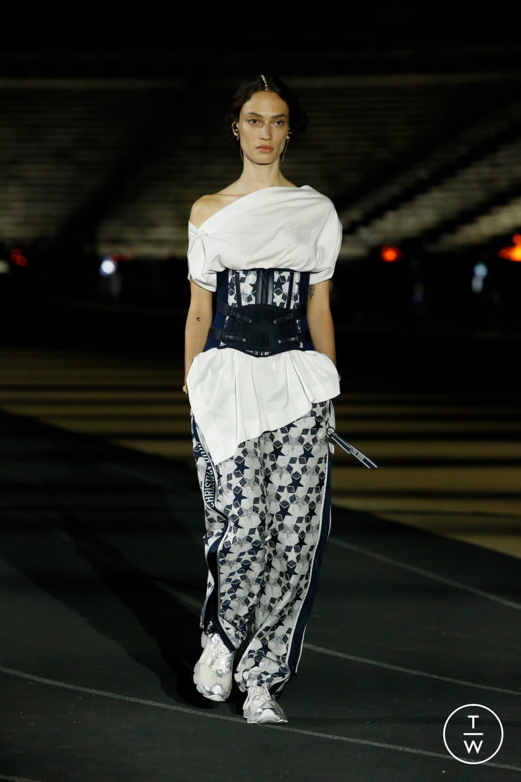 Fashion Week Paris Resort 2022 look 50 de la collection Christian Dior womenswear