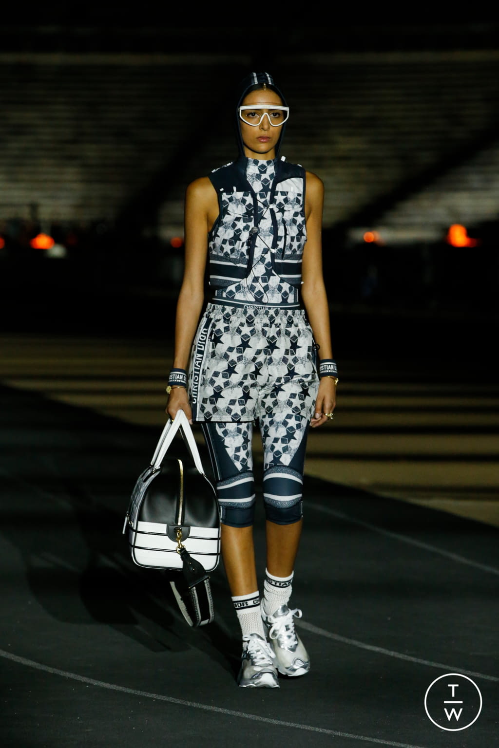 Fashion Week Paris Resort 2022 look 52 de la collection Christian Dior womenswear
