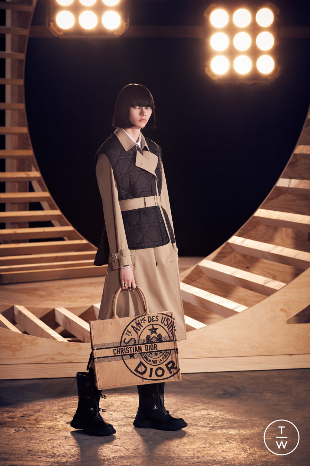 Fashion Week  Pre-Fall 2022 look 18 from the Christian Dior collection womenswear
