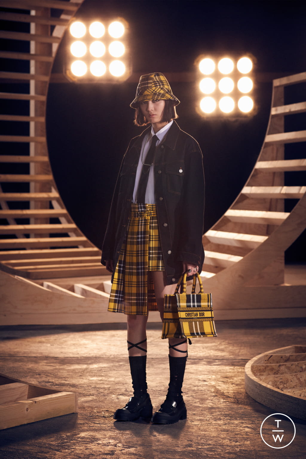 Fashion Week Paris Pre-Fall 2022 look 8 from the Christian Dior collection womenswear