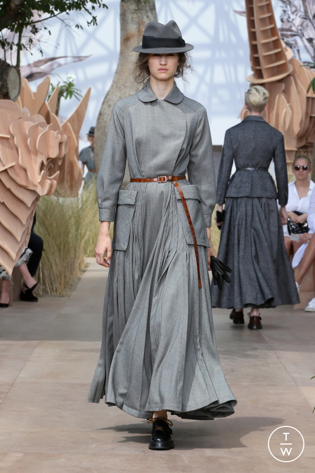 Christian Dior F W 17 Couture 8 The Fashion Search Engine walk