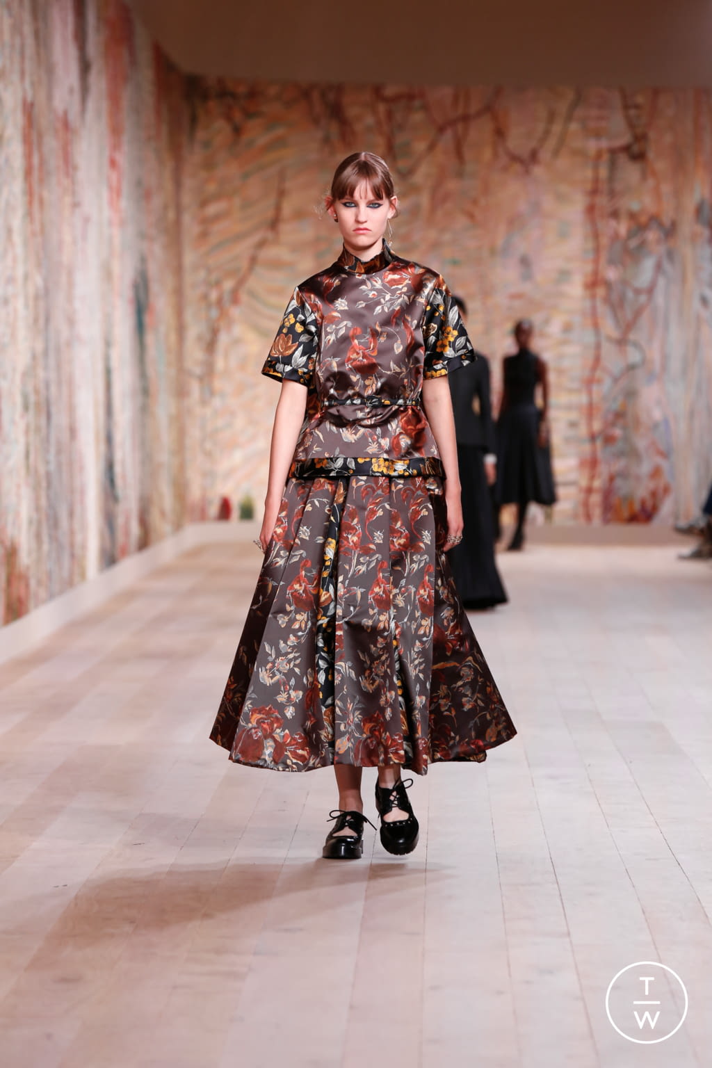 Fashion Week Paris Fall/Winter 2021 look 10 de la collection Christian Dior couture