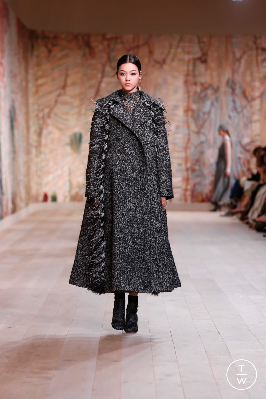 Fashion Week Paris Fall/Winter 2021 look 14 from the Christian Dior collection couture