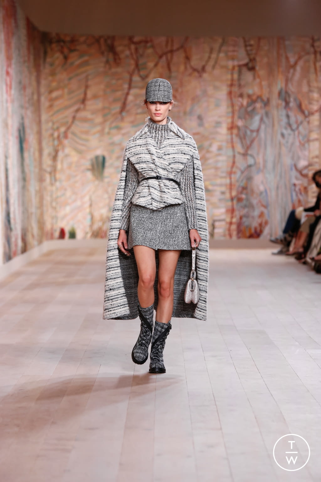 Fashion Week Paris Fall/Winter 2021 look 18 de la collection Christian Dior couture