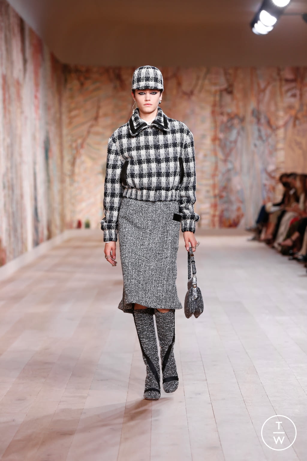 Fashion Week Paris Fall/Winter 2021 look 19 from the Christian Dior collection 高级定制