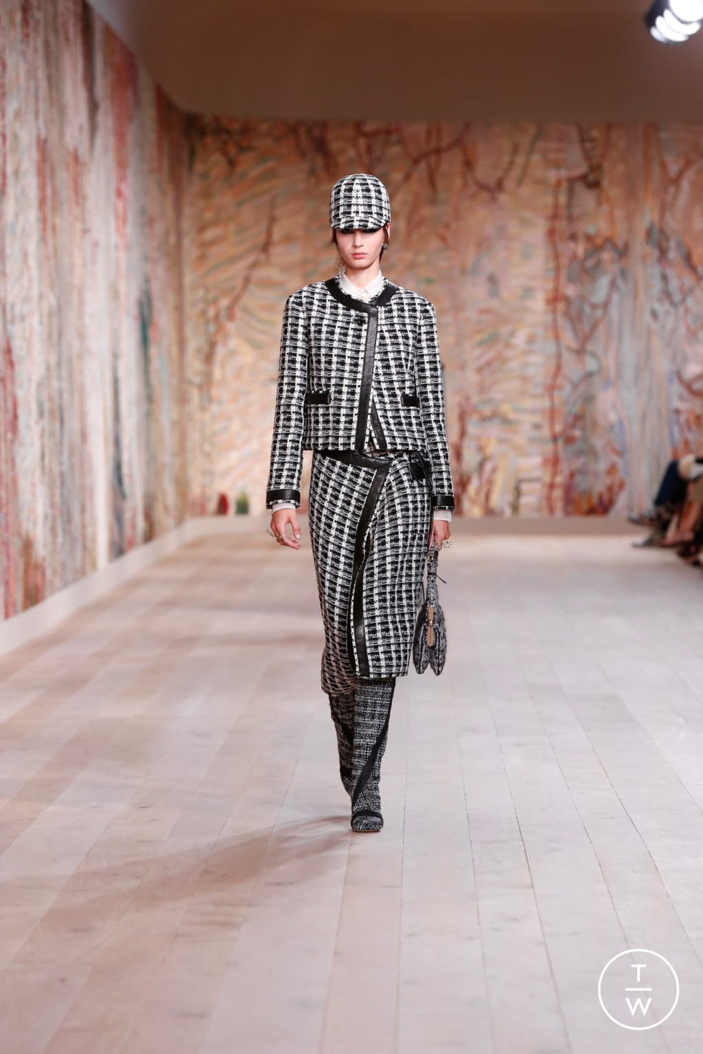 Fashion Week Paris Fall/Winter 2021 look 20 from the Christian Dior collection 高级定制