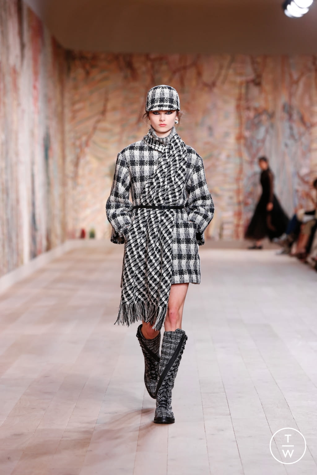 Fashion Week Paris Fall/Winter 2021 look 23 de la collection Christian Dior couture