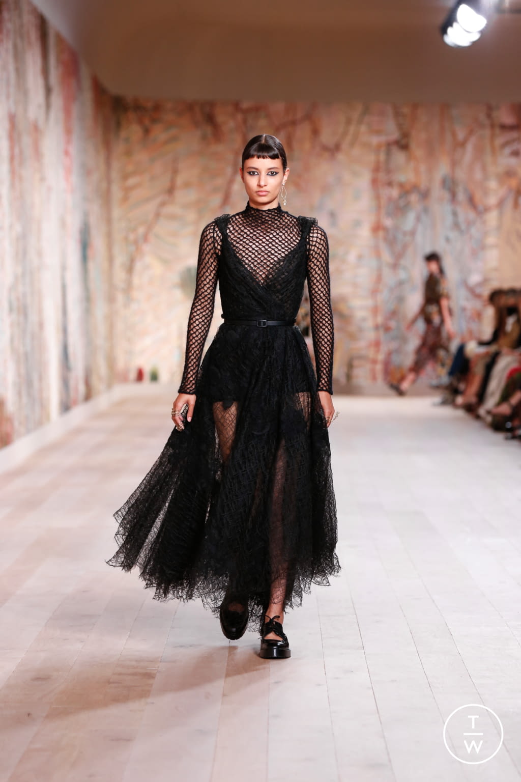Fashion Week Paris Fall/Winter 2021 look 25 from the Christian Dior collection couture