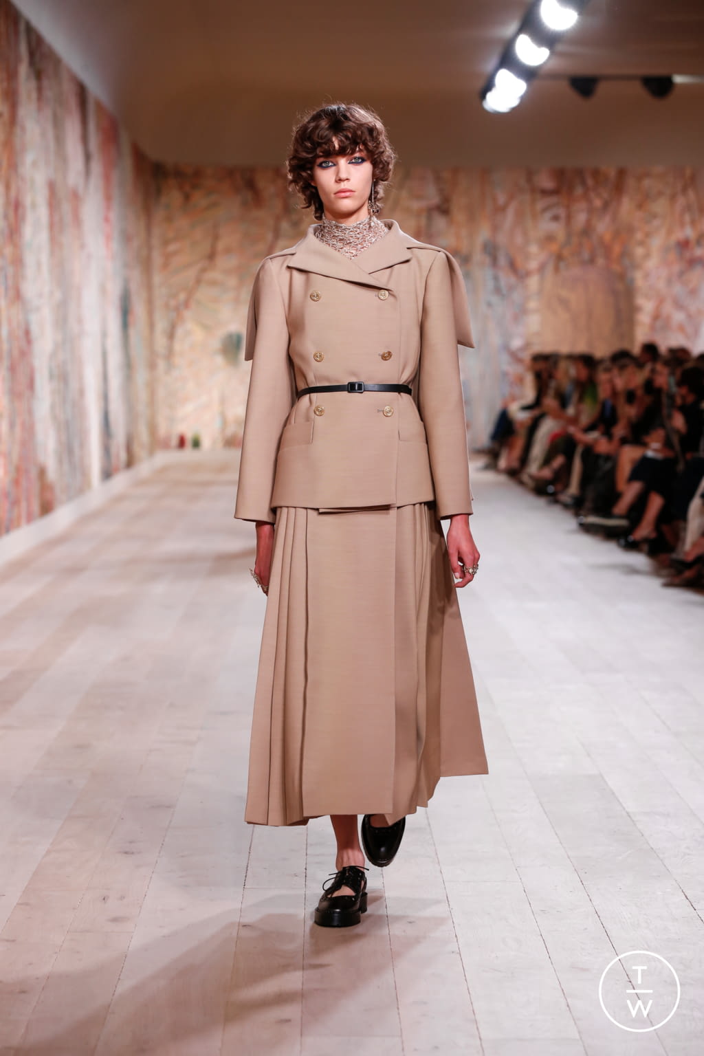 Fashion Week Paris Fall/Winter 2021 look 33 from the Christian Dior collection 高级定制