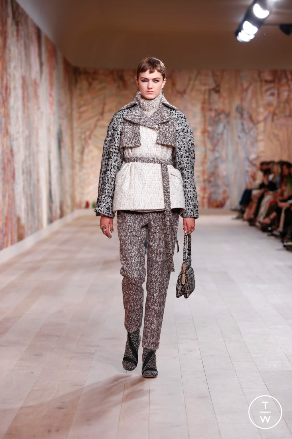 Fashion Week Paris Fall/Winter 2021 look 39 de la collection Christian Dior couture