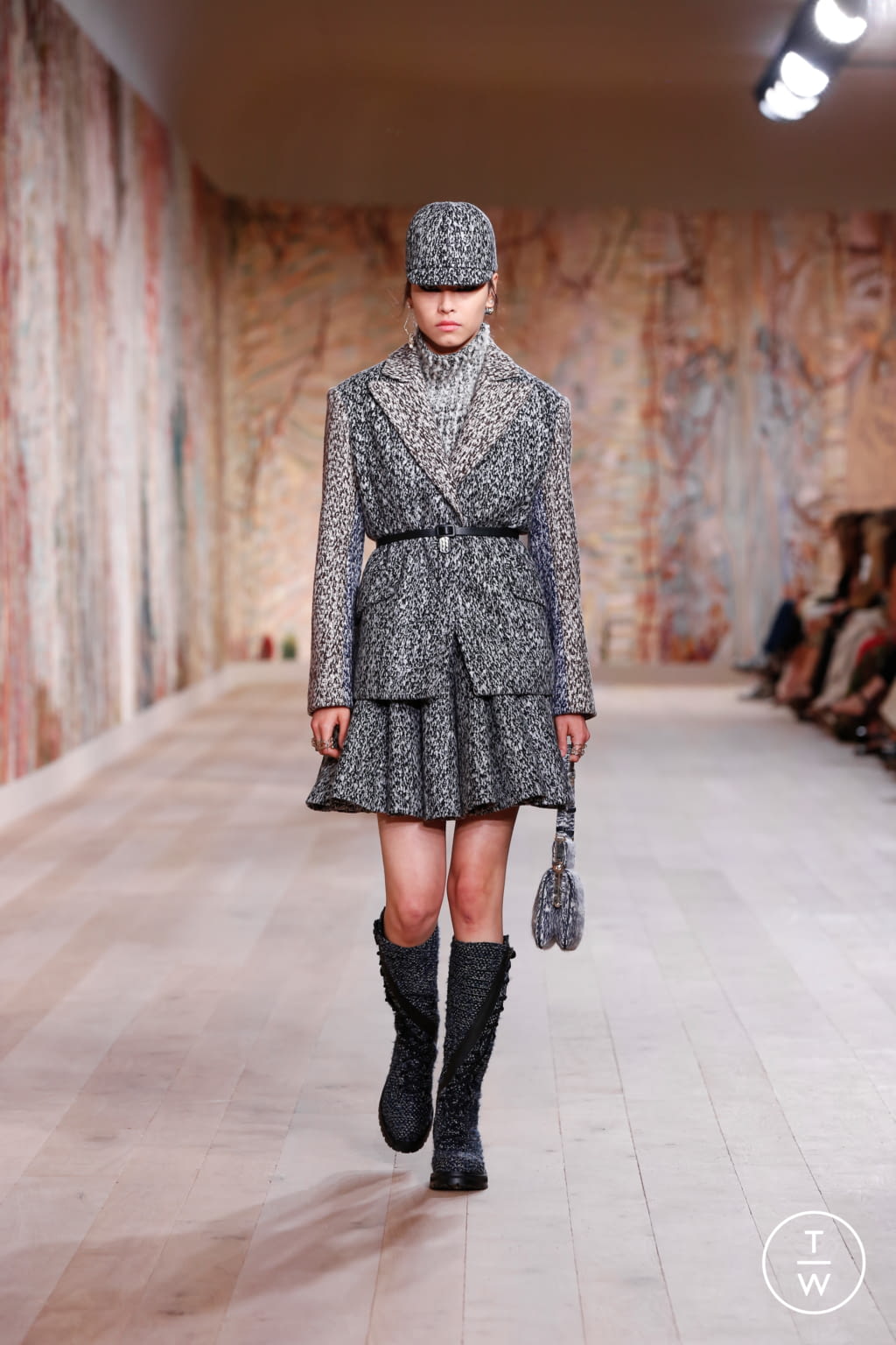 Fashion Week Paris Fall/Winter 2021 look 44 de la collection Christian Dior couture