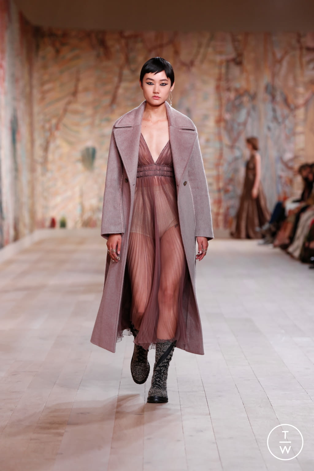 Fashion Week Paris Fall/Winter 2021 look 60 de la collection Christian Dior couture