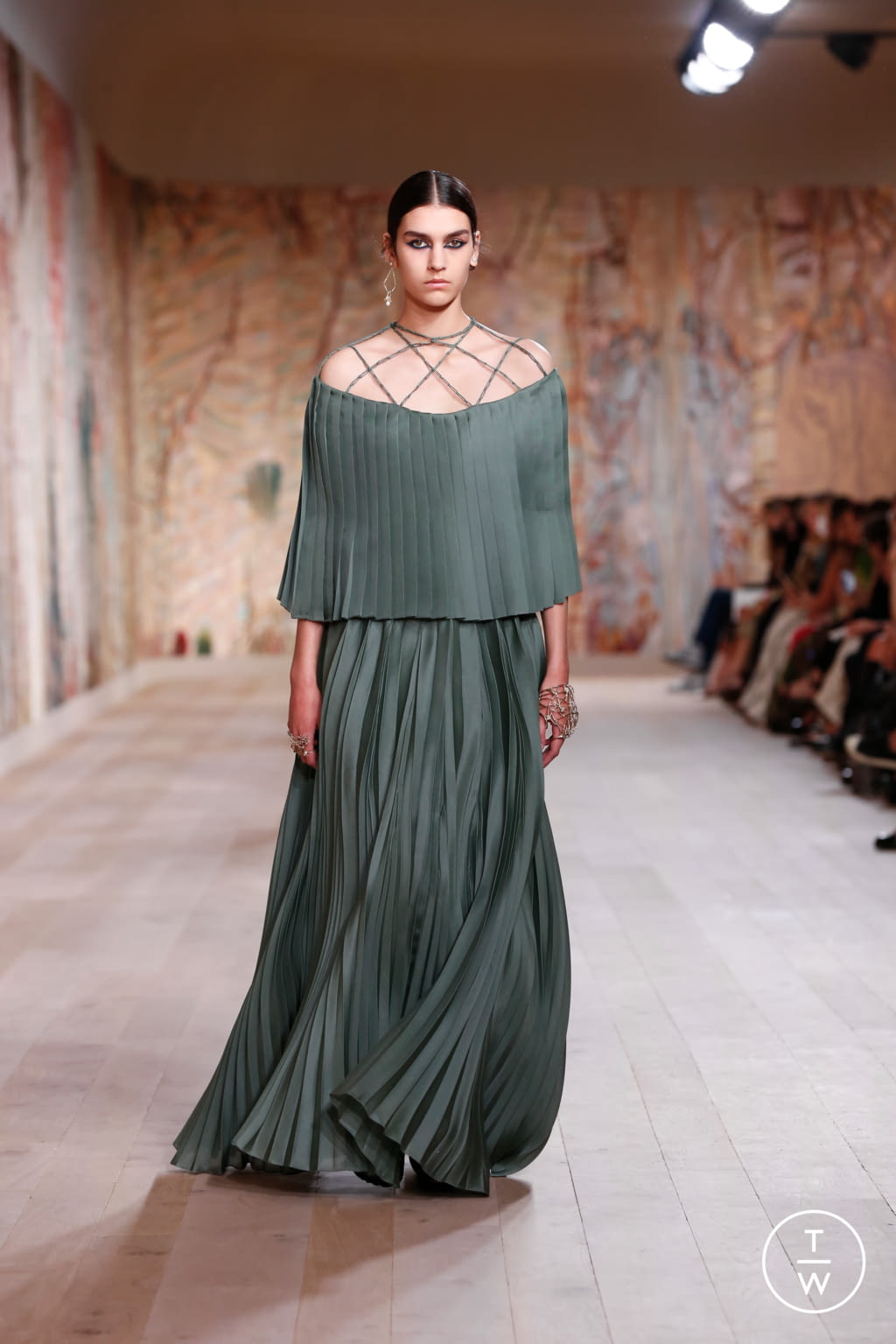 Fashion Week Paris Fall/Winter 2021 look 64 de la collection Christian Dior couture