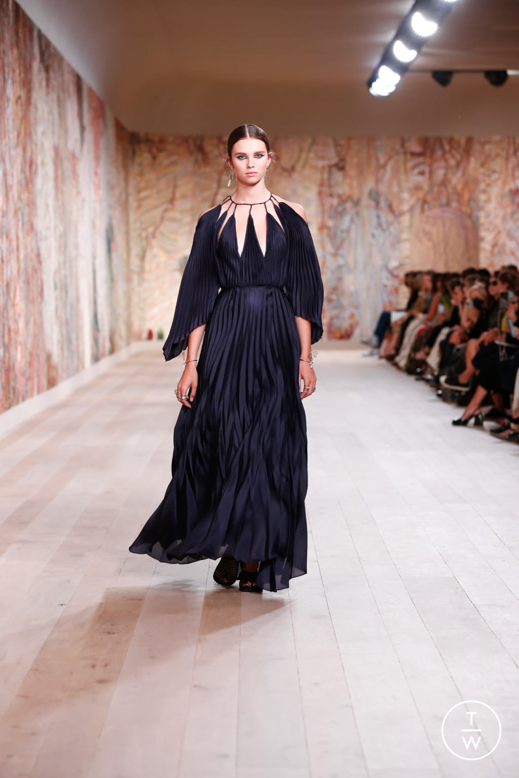 Fashion Week Paris Fall/Winter 2021 look 66 de la collection Christian Dior couture