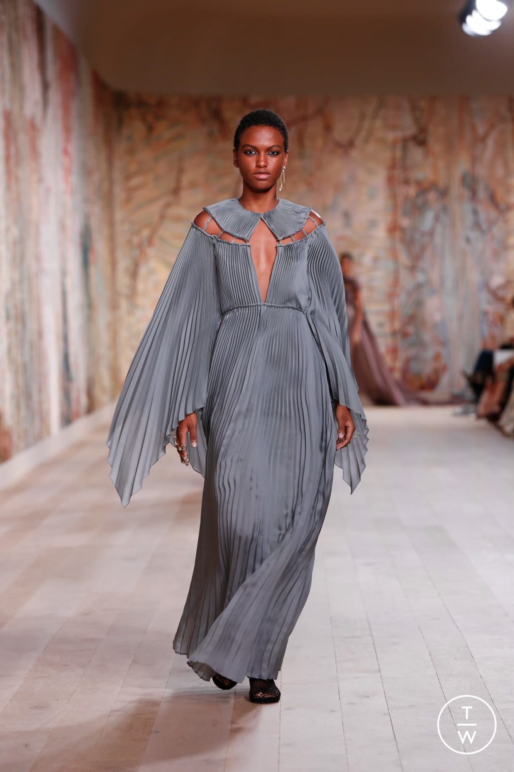 Fashion Week Paris Fall/Winter 2021 look 68 de la collection Christian Dior couture