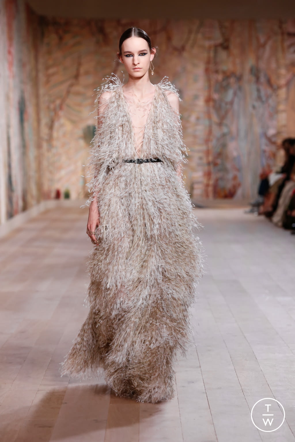 Fashion Week Paris Fall/Winter 2021 look 72 de la collection Christian Dior couture
