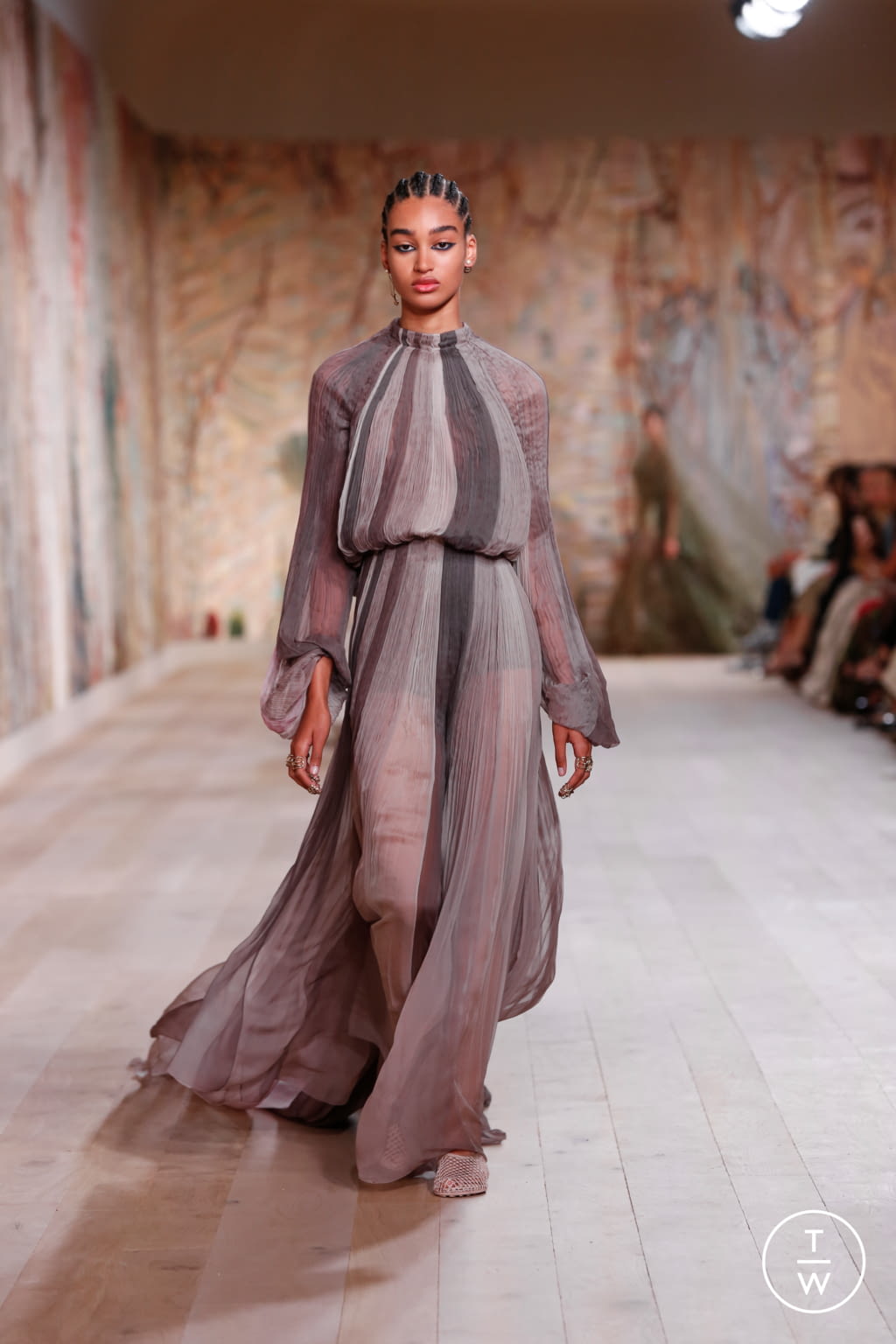 Fashion Week Paris Fall/Winter 2021 look 73 de la collection Christian Dior couture
