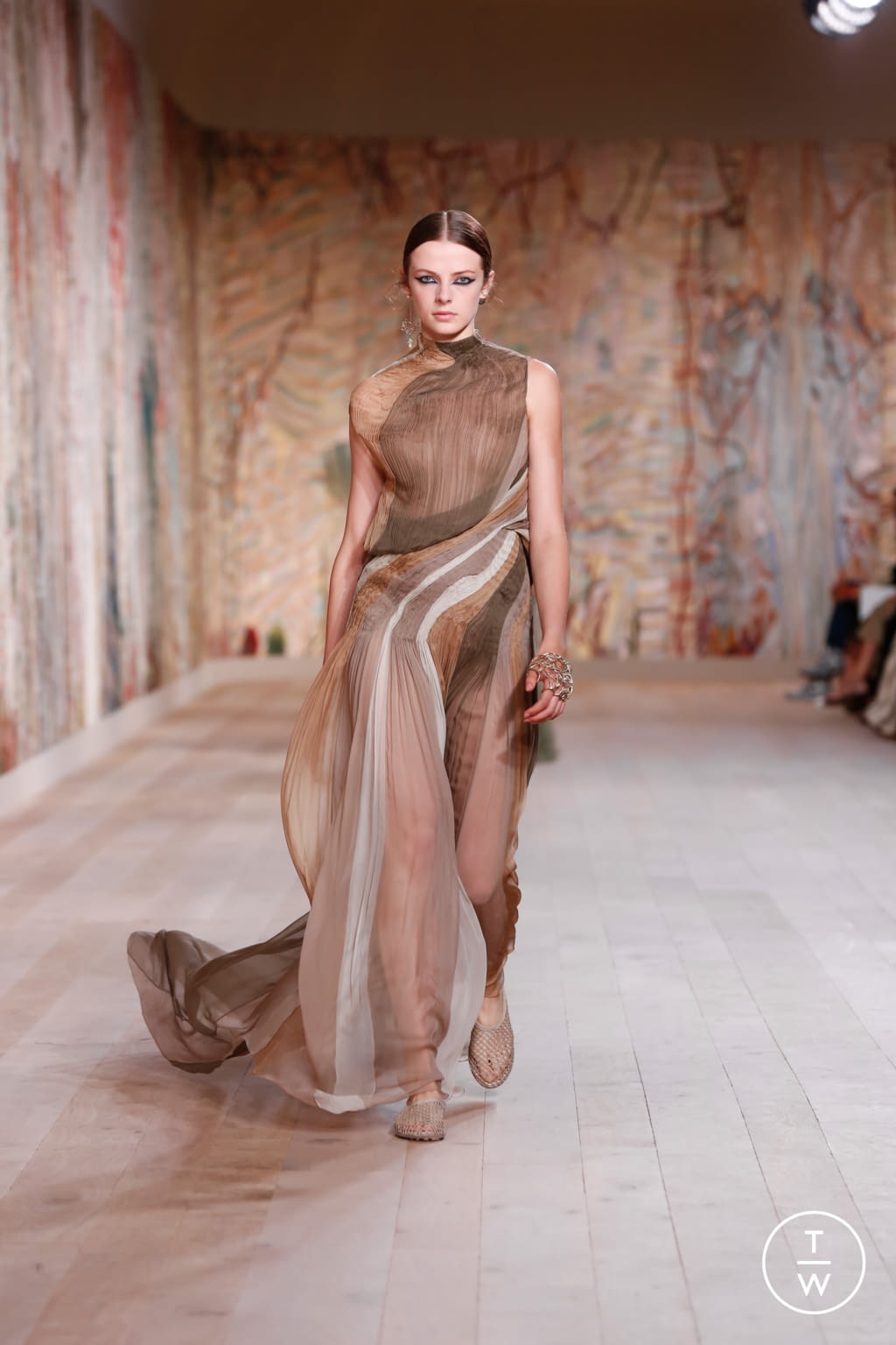 Fashion Week Paris Fall/Winter 2021 look 74 de la collection Christian Dior couture