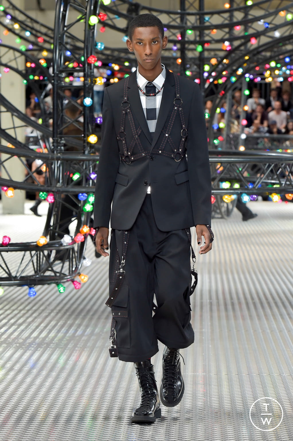 Fashion Week Paris Spring/Summer 2017 look 7 from the Dior Men collection menswear