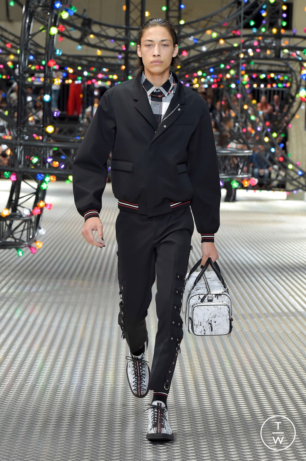 Fashion Week Paris Spring/Summer 2017 look 9 from the Dior Men collection menswear