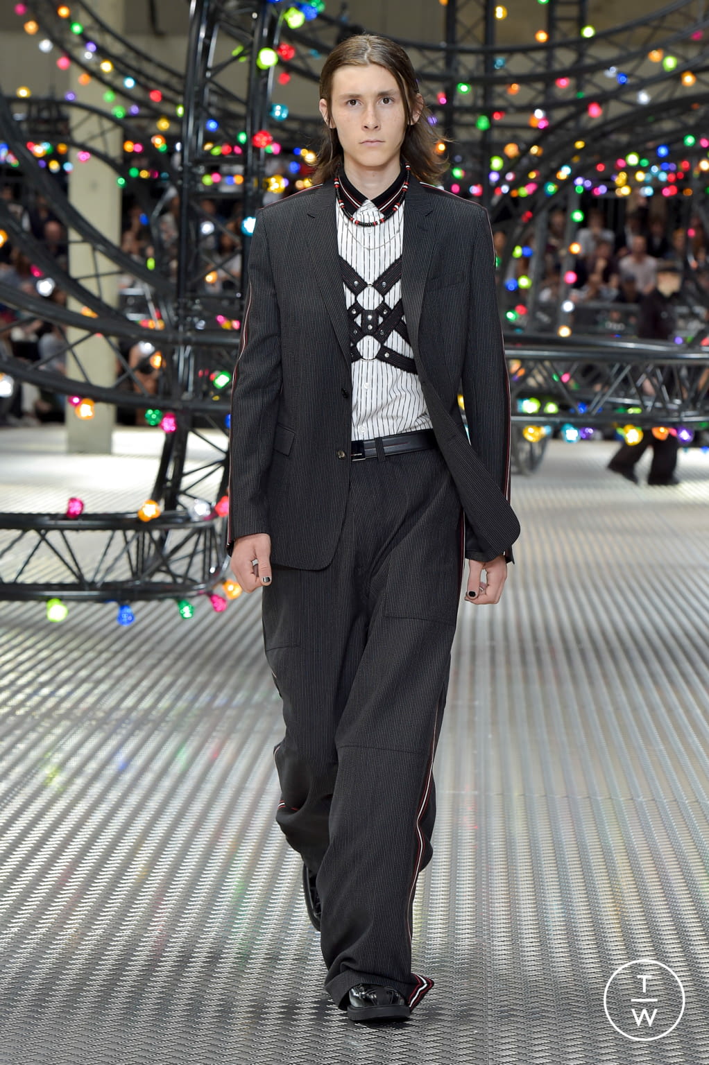 Fashion Week Paris Spring/Summer 2017 look 13 from the Dior Men collection menswear