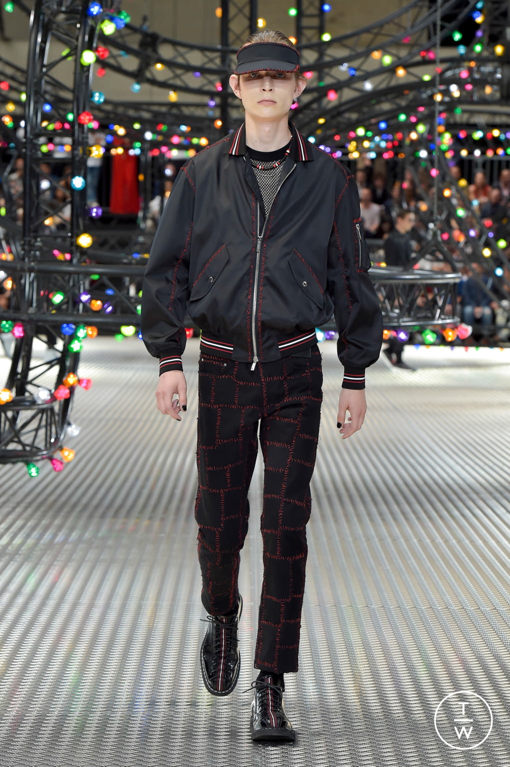 Fashion Week Paris Spring/Summer 2017 look 15 from the Dior Men collection menswear