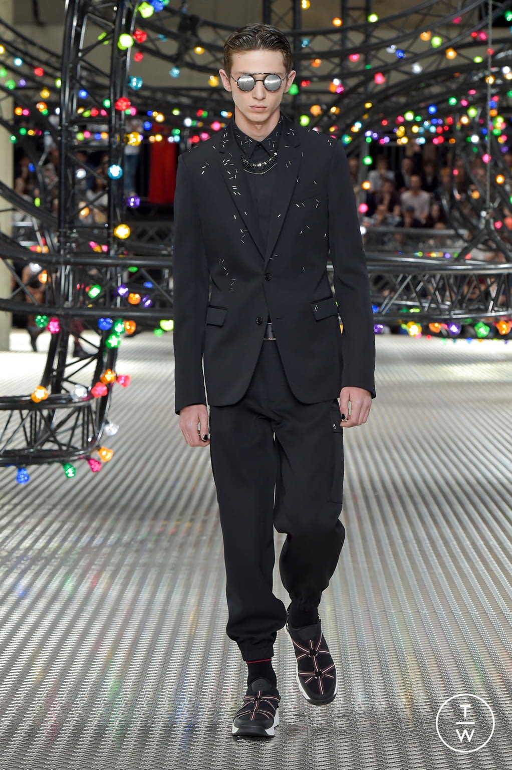 Fashion Week Paris Spring/Summer 2017 look 17 from the Dior Men collection menswear