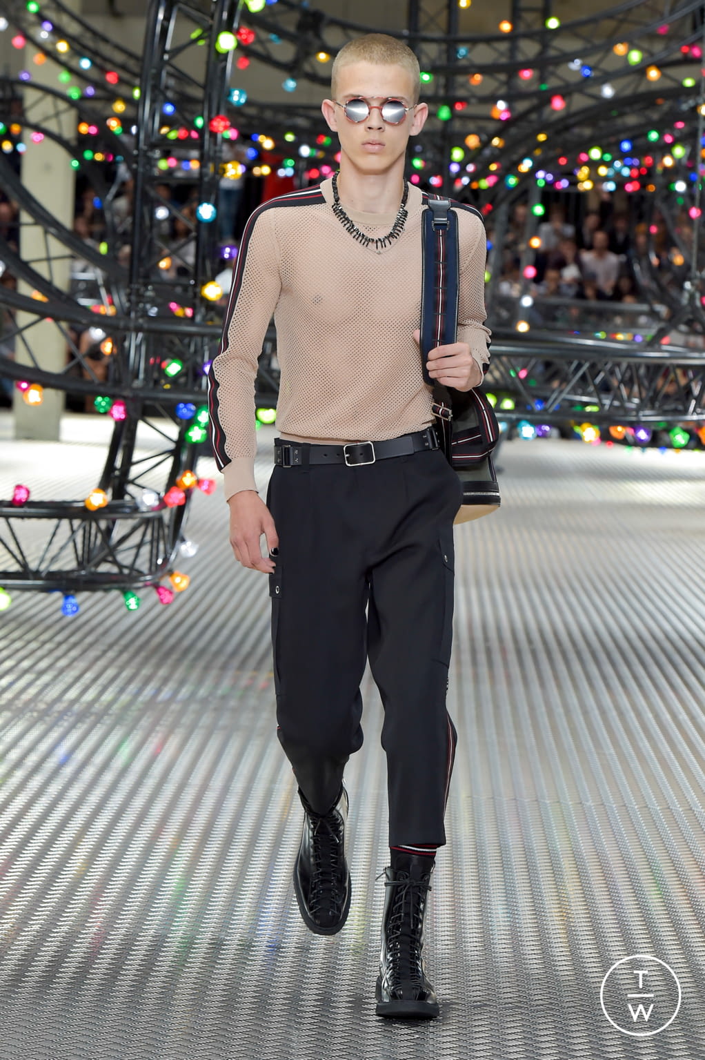 Fashion Week Paris Spring/Summer 2017 look 31 from the Dior Men collection 男装