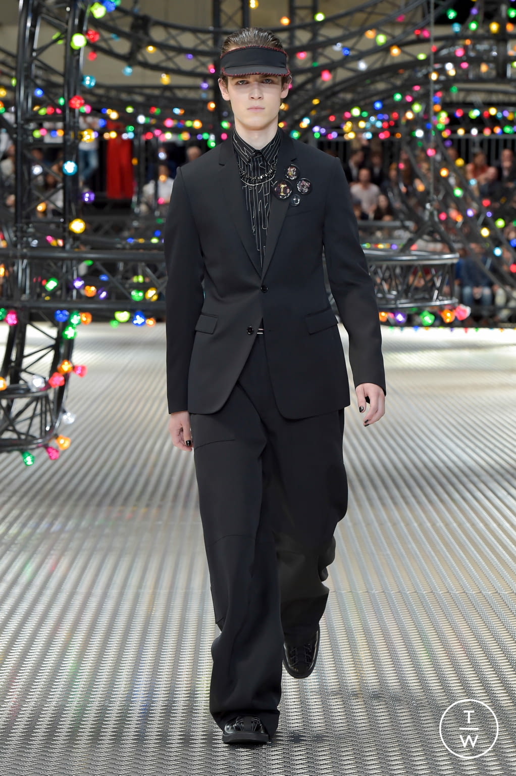 Fashion Week Paris Spring/Summer 2017 look 45 from the Dior Men collection menswear