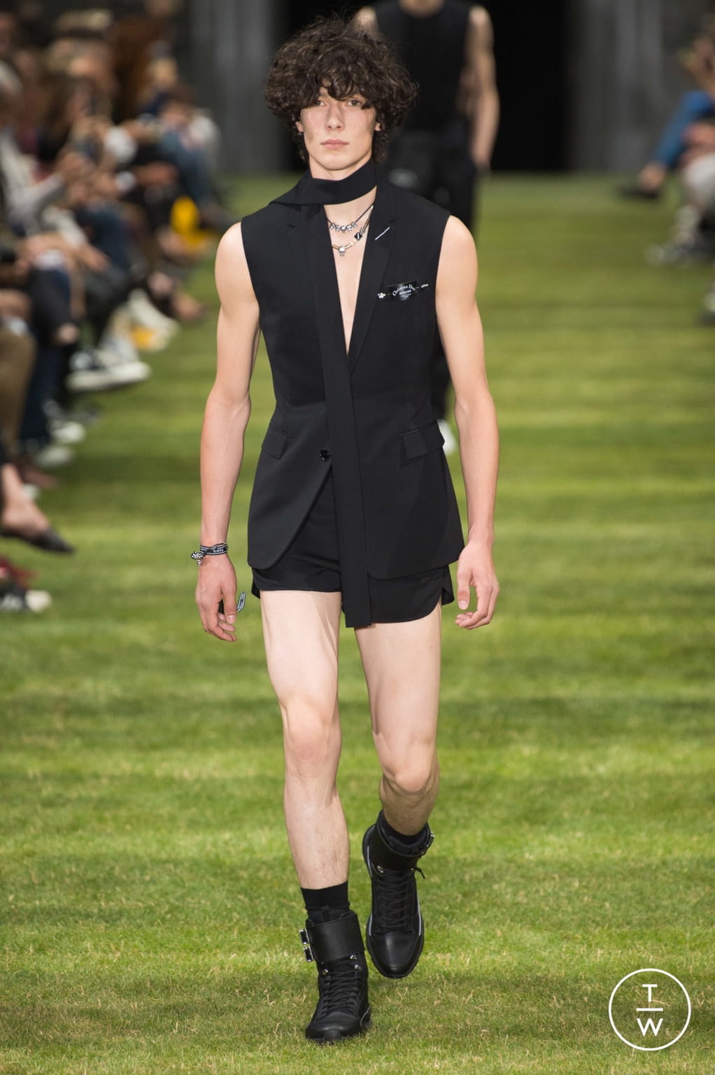 Fashion Week Paris Spring/Summer 2018 look 2 de la collection Dior Men menswear