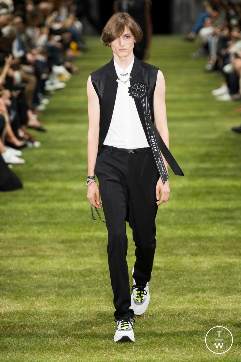 Fashion Week Paris Spring/Summer 2018 look 5 from the Dior Men collection menswear