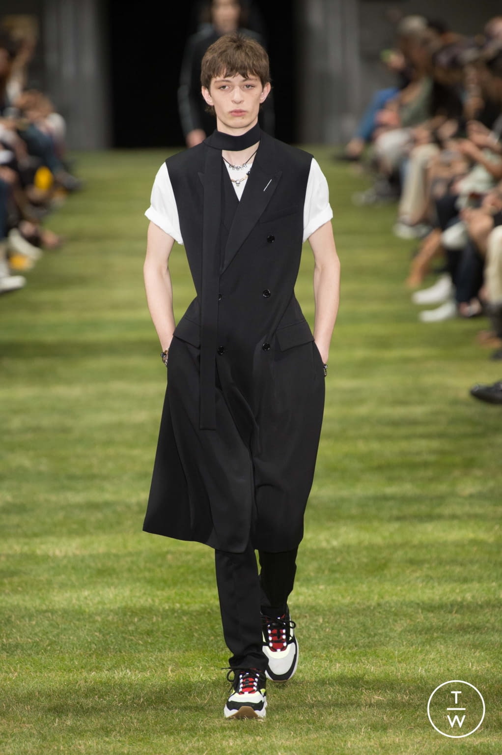 Fashion Week Paris Spring/Summer 2018 look 9 from the Dior Men collection 男装