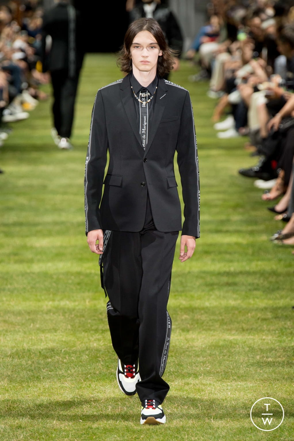 Fashion Week Paris Spring/Summer 2018 look 10 from the Dior Men collection menswear
