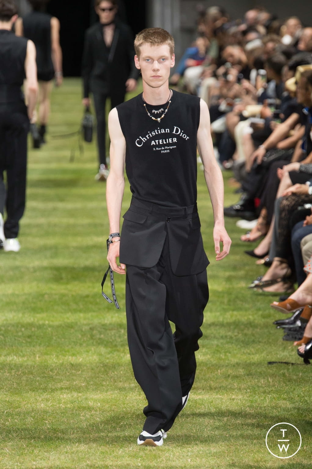 Fashion Week Paris Spring/Summer 2018 look 12 from the Dior Men collection menswear